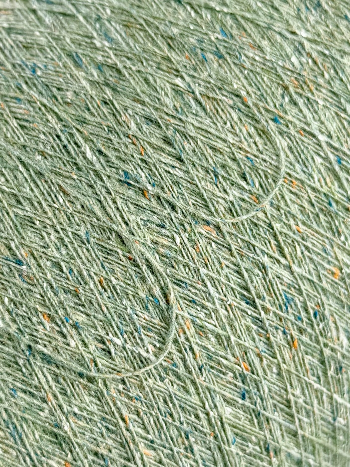Zimpfer Wolle Selezione Art. Cardiff Tweed Nm 1/10500 – Merino Seide Garn col. Salbeigrün